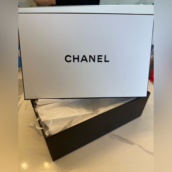Authentic CHANEL Classic White Gift Box - Picture 7 of 7